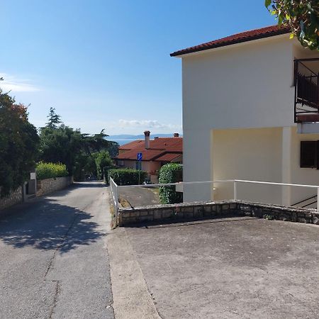 Stone-wood Apartment Kiwi Rabac Zewnętrze zdjęcie