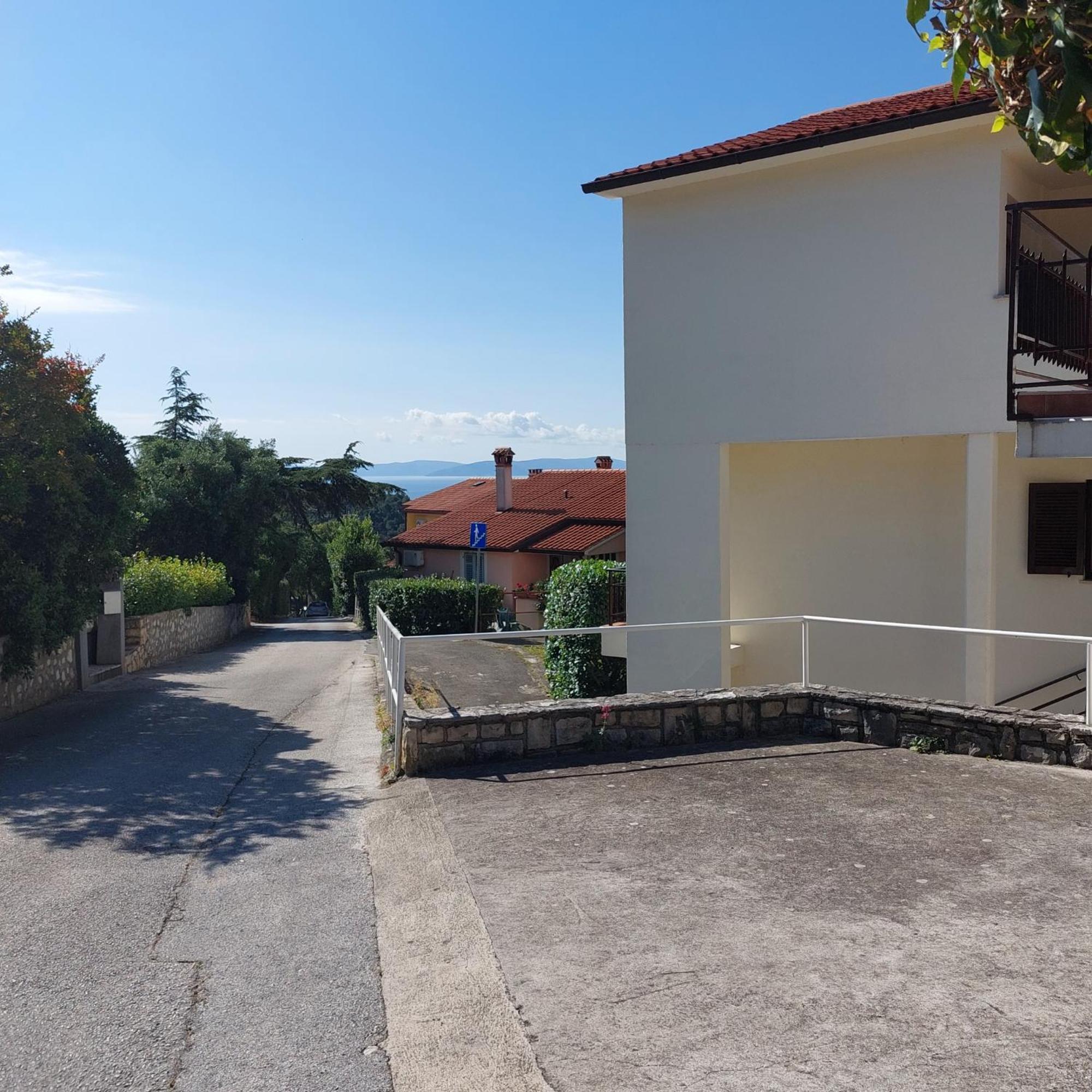 Stone-wood Apartment Kiwi Rabac Zewnętrze zdjęcie
